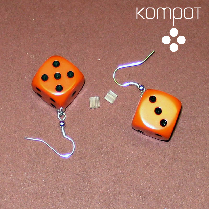 Hrací kostky, větší :: oranžové neprůhledné (chir. ocel)